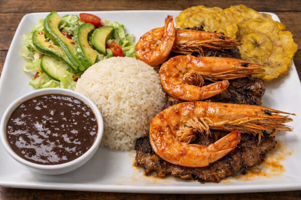 Mar-y-Tierra-Estilo-Tropical